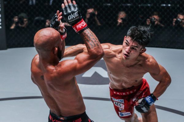 Demetrious-Johnson-defeats-Danny-Kingad-at-ONE-CENTURY