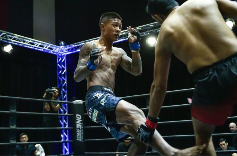 Myanmar's Punnya Sai lands a leg kick