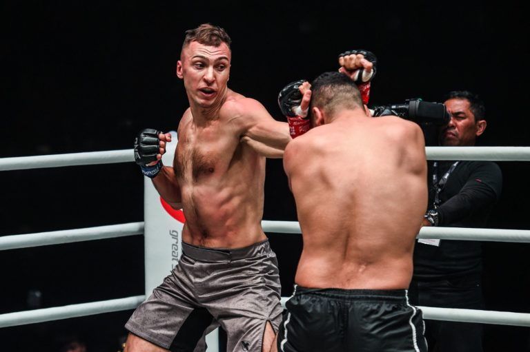 Roman Kryklia defeats Tarik Khbabez at ONE AGE OF DRAGONS YK 7630 768x511