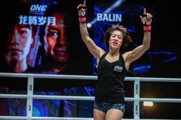 Meng Bo defeats Laura Balin at ONE AGE OF DRAGONS JHW_7827 600x400