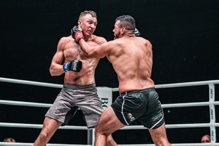 Roman-Kryklia-defeats-Tarik-Khbabez-at-ONE-AGE-OF-DRAGONS
