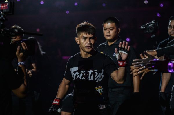 The Philippines' own Danny Kingad makes his walk to the Circle in January 2020