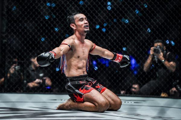 ONE Strawweight Kickboxing World Champion Sam-A Gaiyanghadao celebrates his win against Wang Junguang