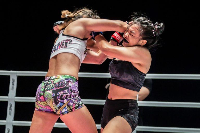Thai superstar Stamp Fairtex elbows Sunisa Srisen in the face