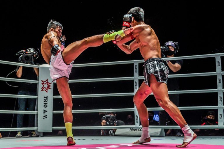 Muay Thai fighter Superlek Kiatmoo9 throws a big right kick