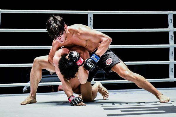 Brogan Stewart Ng Prach Buapa mixed martial arts 1920X1280 12 scaled 2 600x400