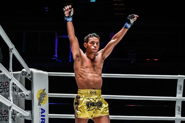 Felipe Lobo fights Yodpanomrung Jitmuangnon in Muay Thai action at ONE: A NEW BREED III