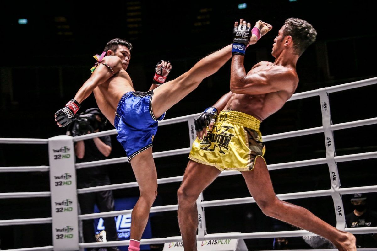 Felipe Lobo fights Yodpanomrung Jitmuangnon in Muay Thai action at ONE: A NEW BREED III