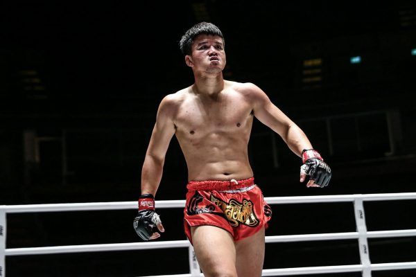 Pongsiri PK.Saenchai Muaythaigym Sean Clancy