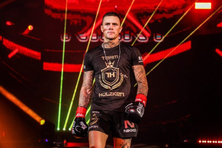 Nieky Holzken Elliot Compton ONE BIG BANG II 1920X1280 12 768x512