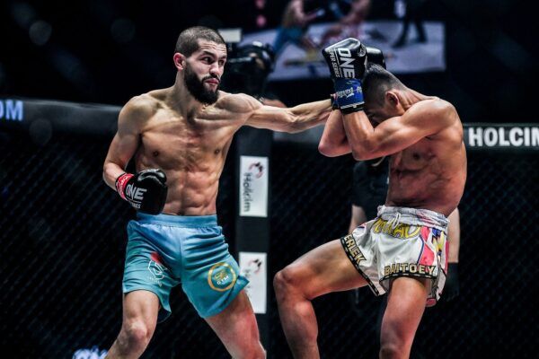 Ilias Ennahachi Superlek Kiatmoo9 ONE FISTS OF FURY 1920X1280 25 600x400