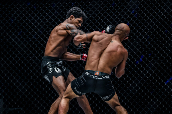 Adriano Moraes Demetrious Johnson ONE on TNT I 29 600x400