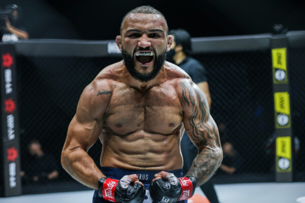 John Lineker Troy Worthen 1920X1280 ONE on TNT III 54 600x400