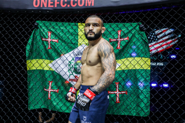 John Lineker Troy Worthen 1920X1280 ONE on TNT III 59 600x400