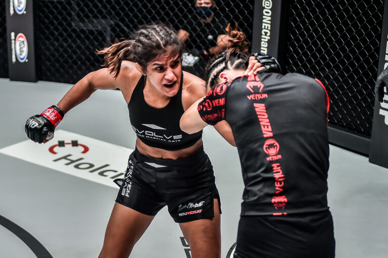 Ritu Phogat Lin Heqin BATTLEGROUND 1920X1280 7 768x511