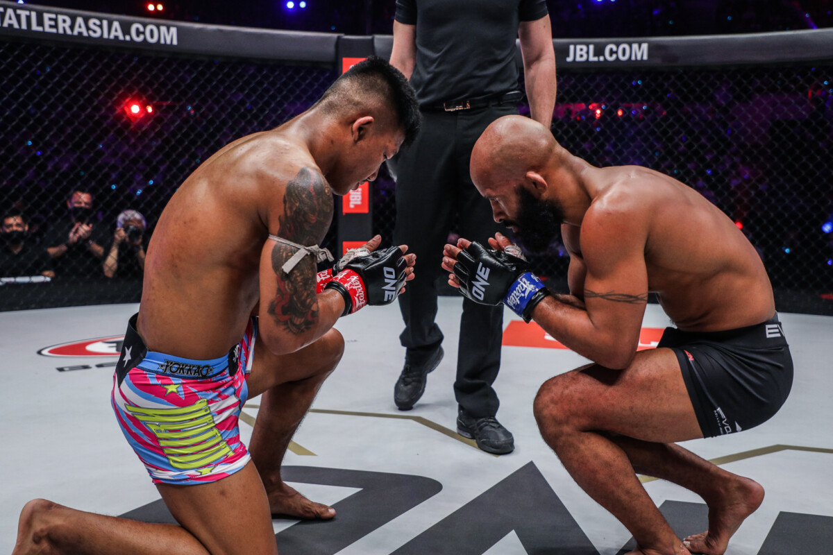 Demetrious Johnson and Rodtang show respect