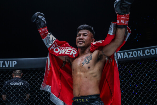 Rodtang Jitmuangnon celebrating his victory