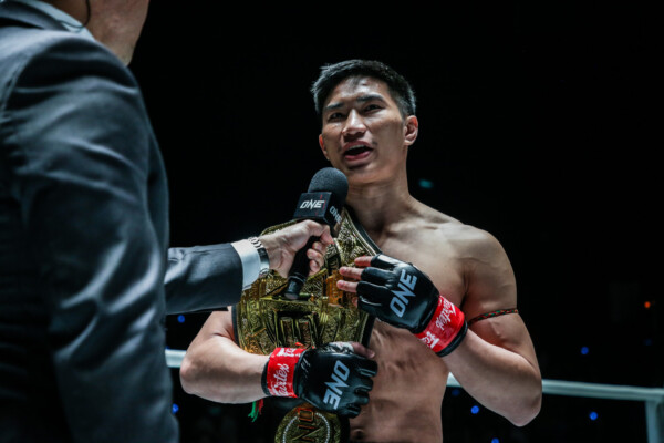 Tawanchai PK Saenchai speaking to Mitch Chilson after his title defense