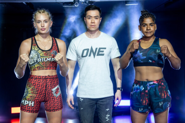 aleksandra savicheva and Zeba Bano during faceoff
