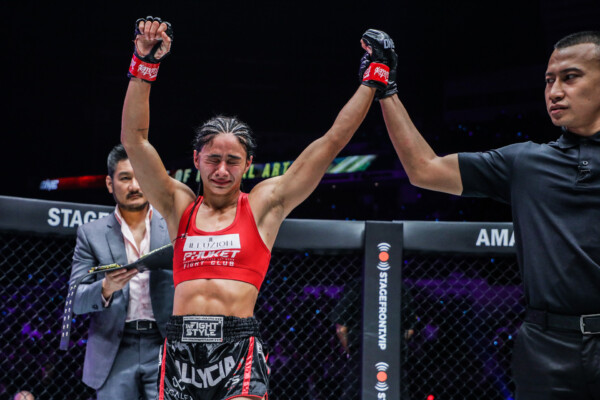 Allycia Hellen Rodrigues Janet Todd ONE Fight Night 8 58
