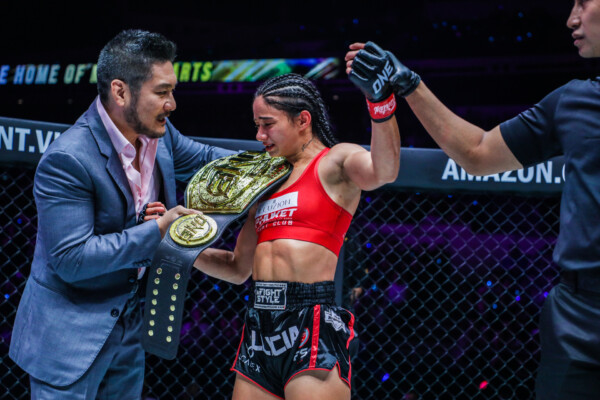 Allycia Hellen Rodrigues Janet Todd ONE Fight Night 8 59
