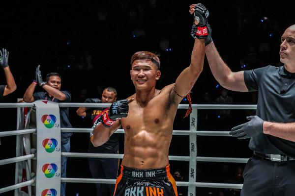 Kulabdam Sor Jor Piek Uthai Julio Lobo ONE Friday Fights 52 17