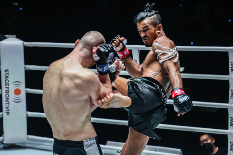 Sinsamut Klinmee Dmitry Menshikov ONE Fight Night 22 55