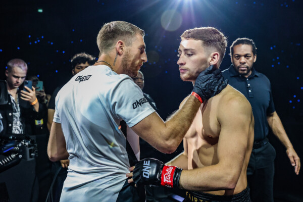 Jonathan Haggerty motivates his younger brother Freddie Haggerty before the fight