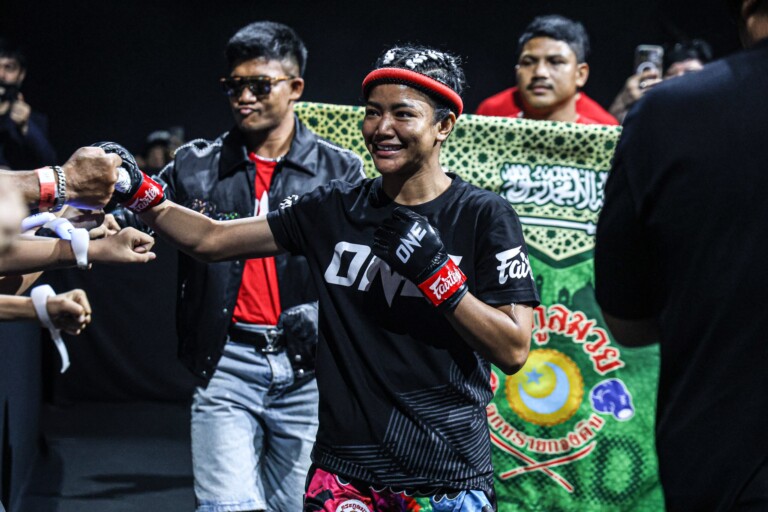 Duangdawnoi Looksaikongdin makes her walks before she faces Kim Townsend at ONE Friday Fights 128