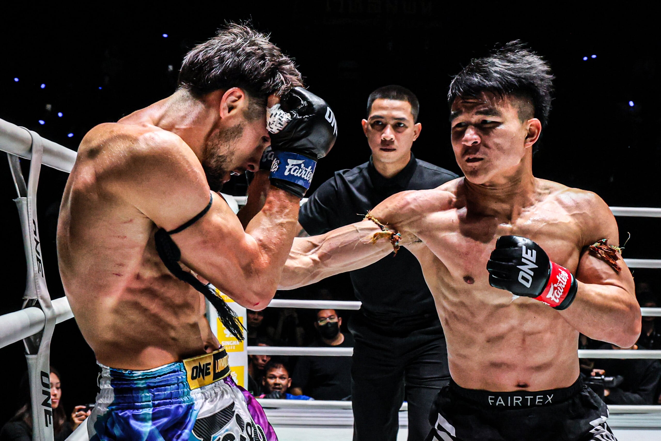 Worapon Lukjaoporongtom punches Tom Casse at ONE Friday Fights 153