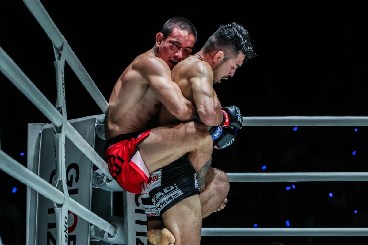 Lucas Gabriel attempts a submission on Ok Rae Yoon.