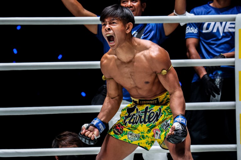 Muay Thai fighter Songchainoi Kiatsongrit screams in the ring