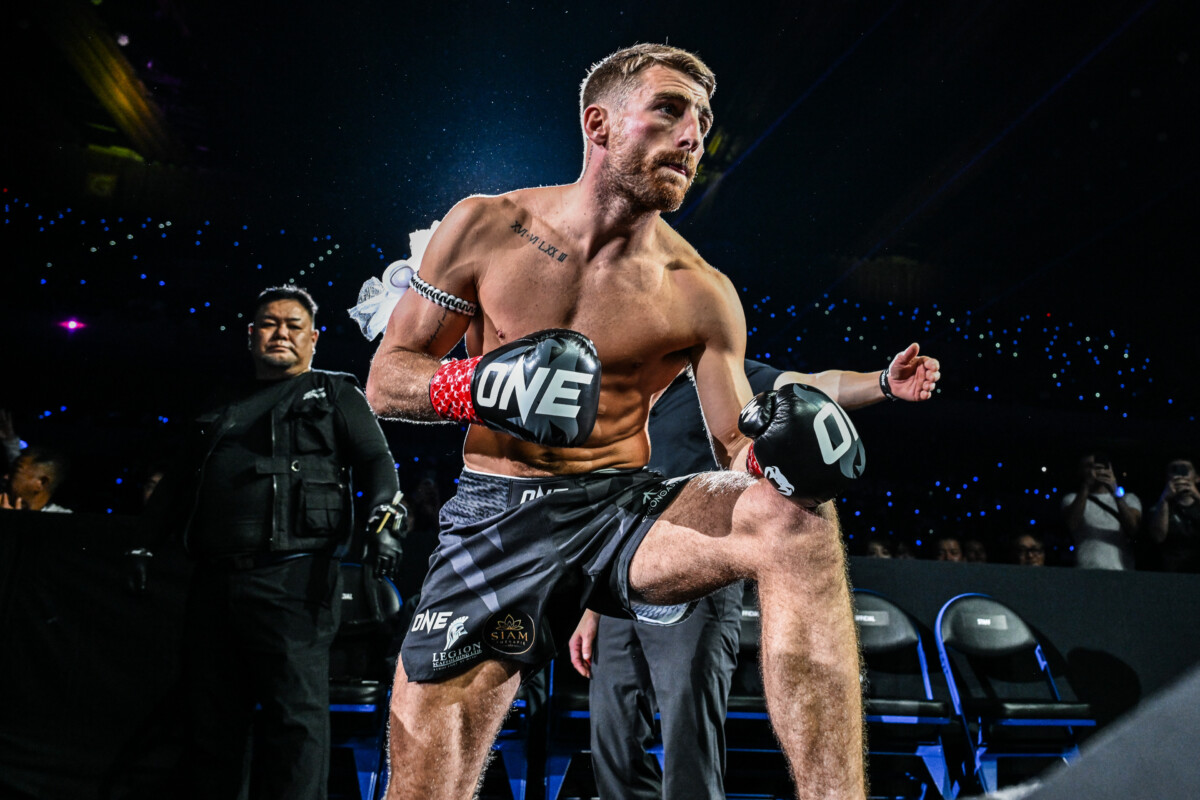 Jonathan Haggerty enters in the circle for his title defense against Hiroki Akimoto at ONE SAMURAI 4