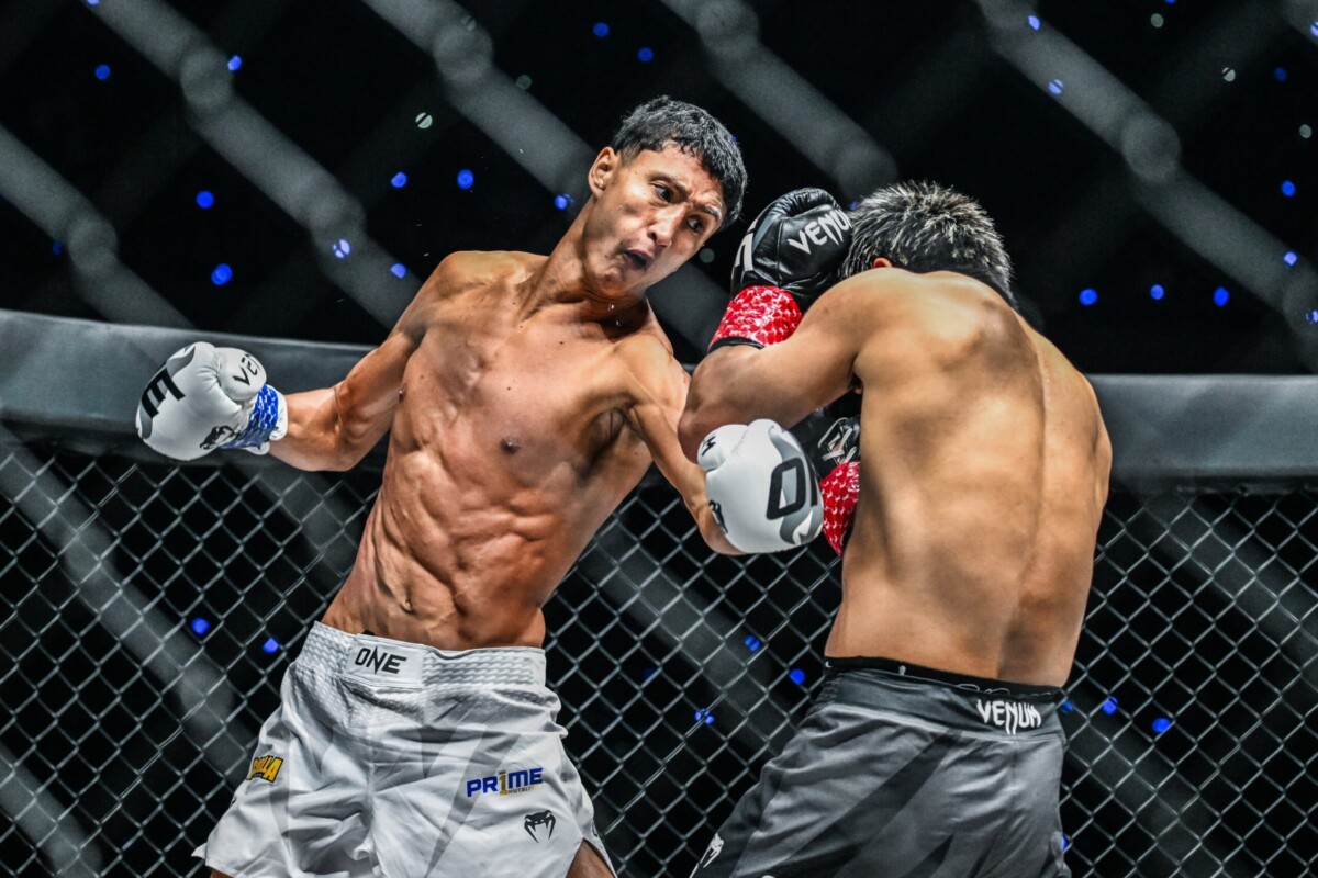 Nabil Anane connects with a body shot against Yuki Yoza at ONE SAMURAI 4.