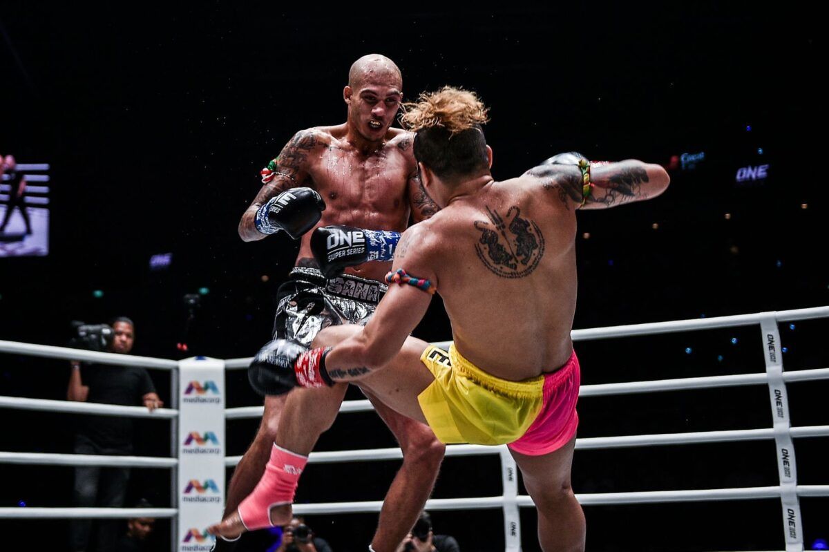French-Algerian fighter Samy Sana knocks down Yodsanklai IWE Fairtex