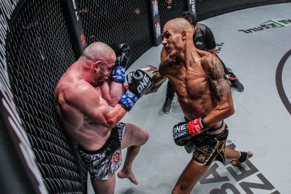 Samy Sana rocks Dzhabar Askerov with an uppercut