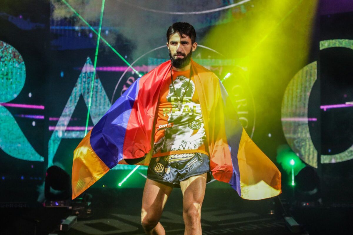 Marat Grigorian makes his entrance in the Singapore Indoor Stadium