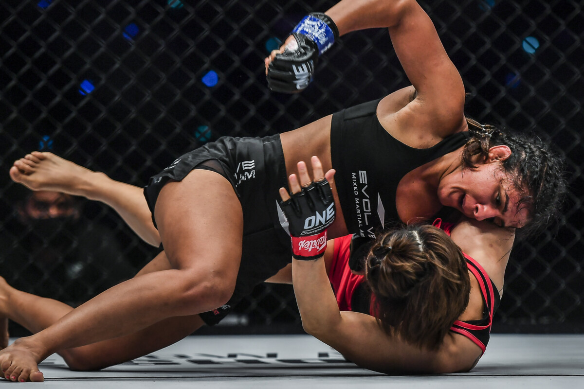 Pictures from the fight between Ritu Phogat and Meng Bo from ONE: EMPOWER