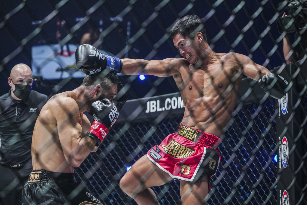 Superbon whips at kick at Giorgio Petrosyan
