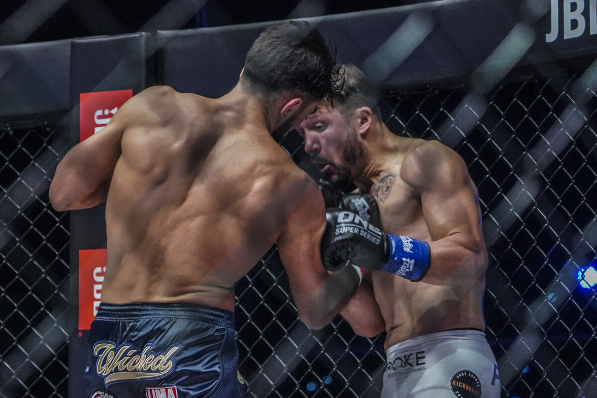 Marat Grigorian pops Andy Souwer with an uppercut
