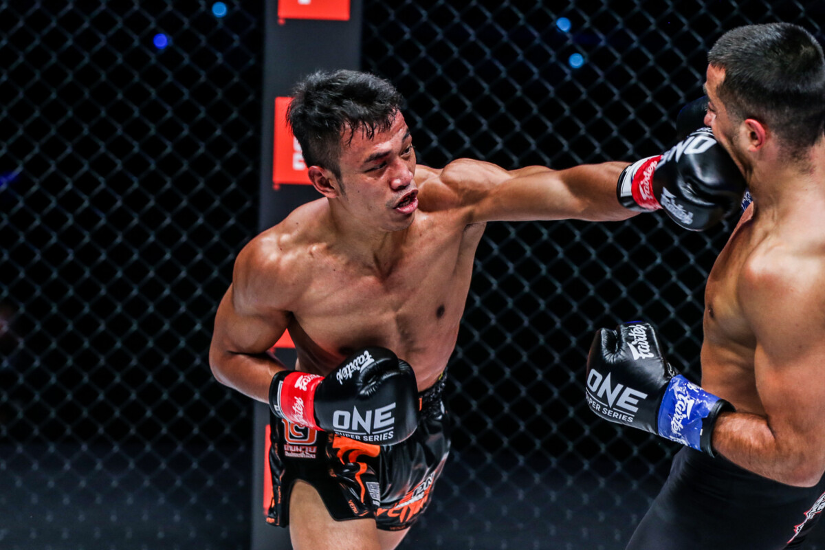 Sitthichai scores with a left straight on Tayfun Ozcan at ONE: FIRST STRIKE.