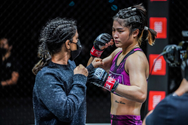 Stamp Fairtex stares down Ritu Phogat