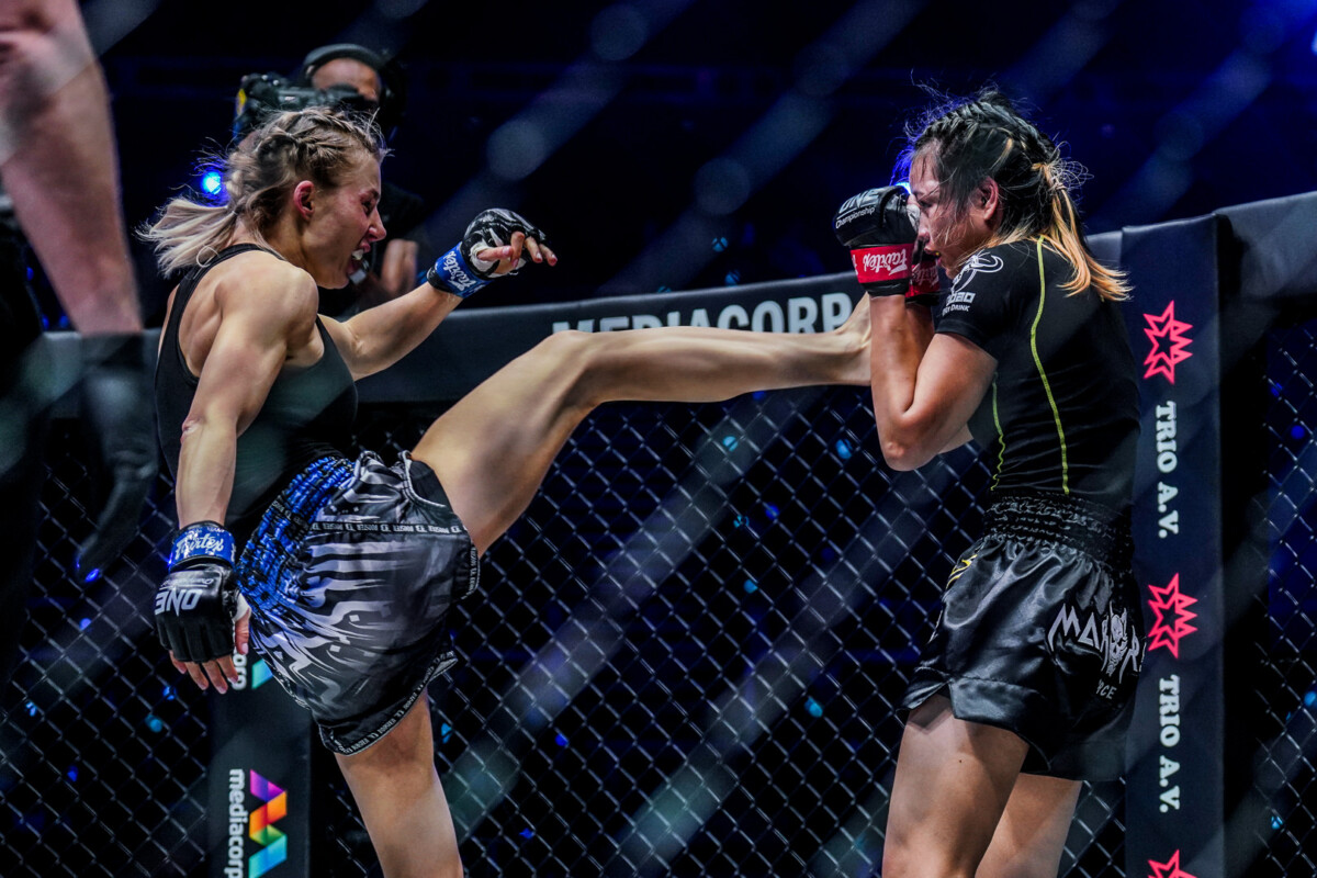 Ekaterina Vandaryeva kicks Supergirl