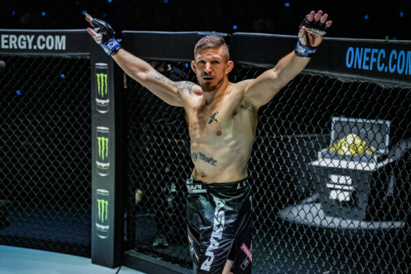 Zebaztian Kadestam Roberto Soldic ONE Fight Night 10 33