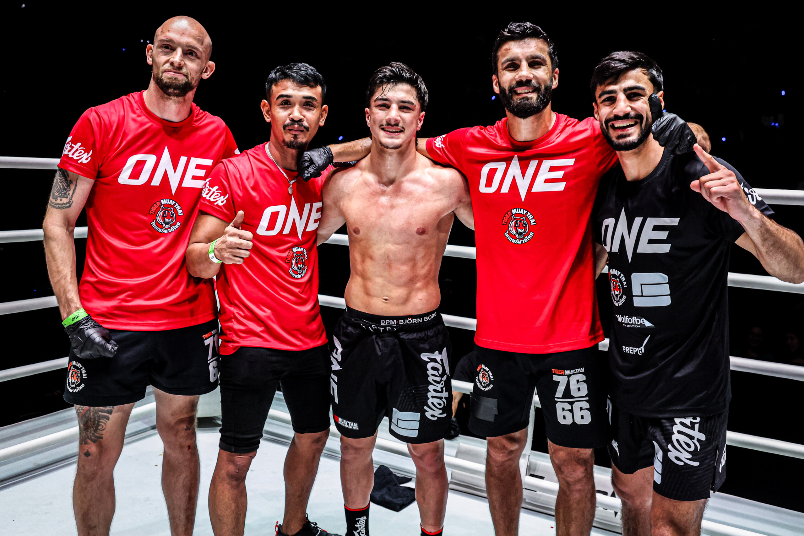 Ramadan Ondash (center) celebrates his victory over Suriyanlek Por Yenying at The Inner Circle 16 on May 29 alongside his brothers and Tiger Muay Thai team.