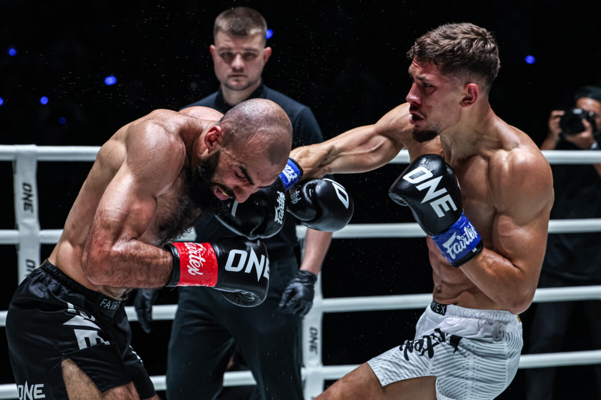 ماموكا أوسوبيان ضد إنزو خرطوم في عرض ONE Friday Fights 158 