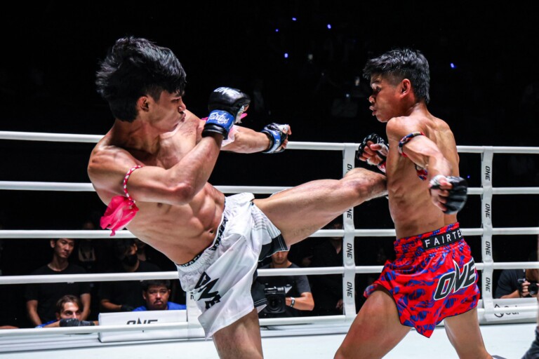 برازيل أيكموانيون وبيتفوبا أيبوجان في عرض ONE Friday Fights 168